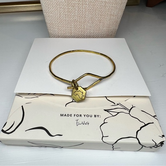 Sseko African Artisan Gold Bracelet With Charm of Africa - Picture 3 of 3